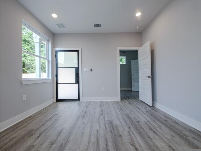 Building Photo - 1042 Rosemont St