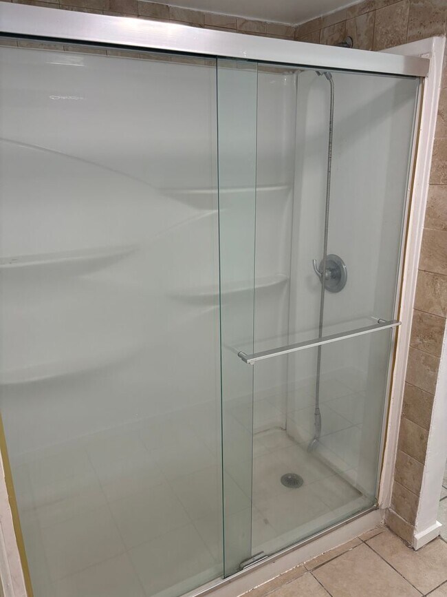 Building Photo - Harbor Lights 1-Bedroom – Pool, Courtyard, & Steps to Shopping