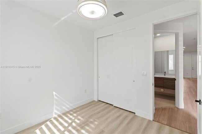 Building Photo - 10441 NW 66th St