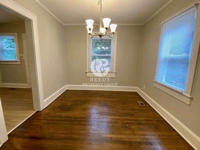 Building Photo - Beautifully renovated Spartanburg Home!