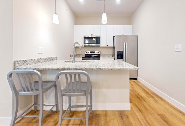 Interior Photo - 305 W Washington