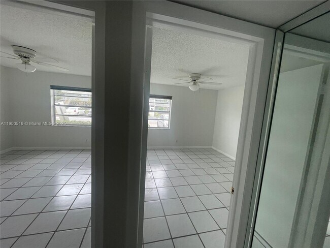 Building Photo - 485 Flanders K