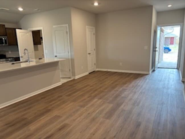 Building Photo - Newly Built!