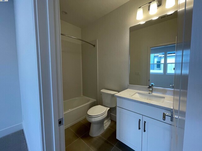 Building Photo - 5708 Melon Ct