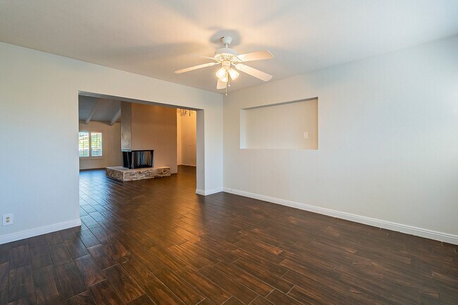 Building Photo - Three Bedrooms & POOL in 85254!