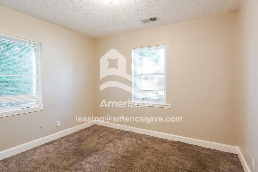 Building Photo - 5804 Avenue O