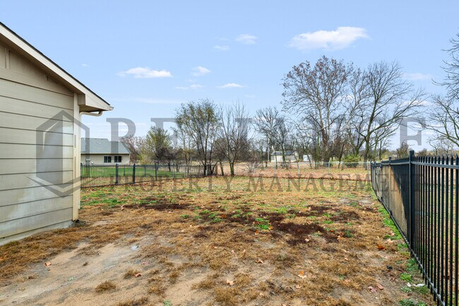 Building Photo - 3411 E Aster St