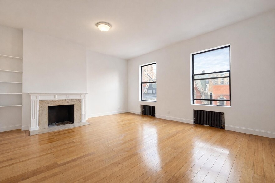 Building Photo - 302 W 107th St