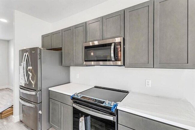 Building Photo - 2861 Naples Dr