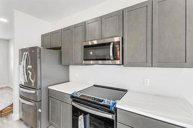 Building Photo - Stylish & Move-In Ready Homes in the Desir...