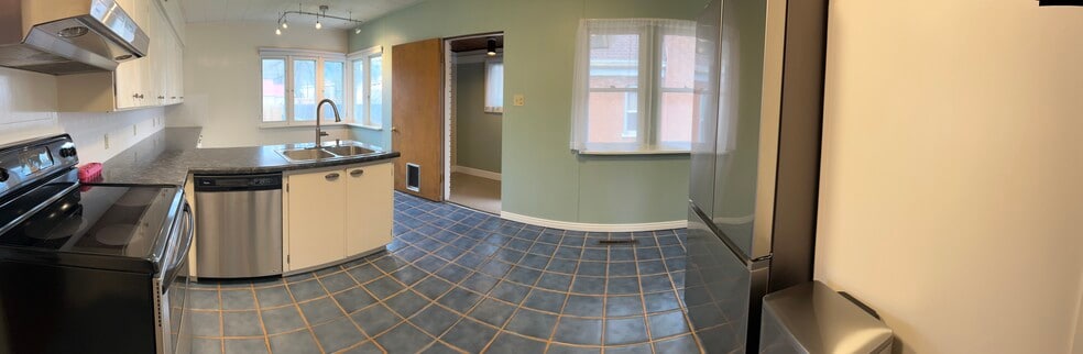 pano kitchen & breakfast nook - 64 N 200 W