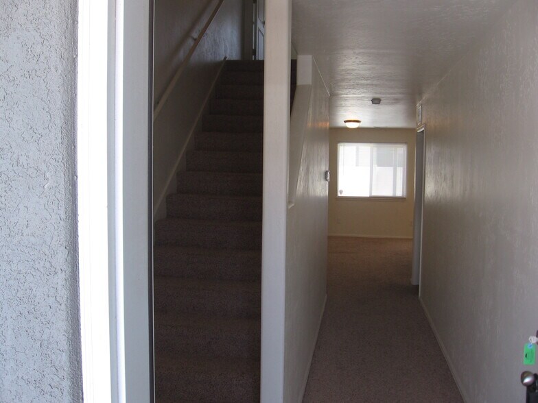 Building Photo - 652 1/2 Serenity Ln