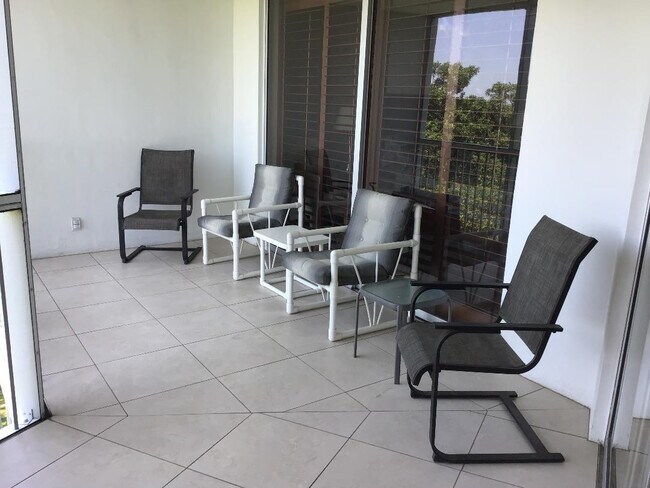 Building Photo - 2940 N Course Dr