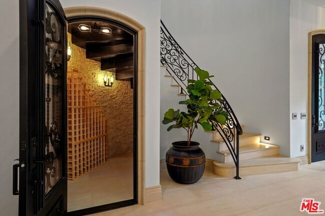 Building Photo - 20101 SW Cypress St