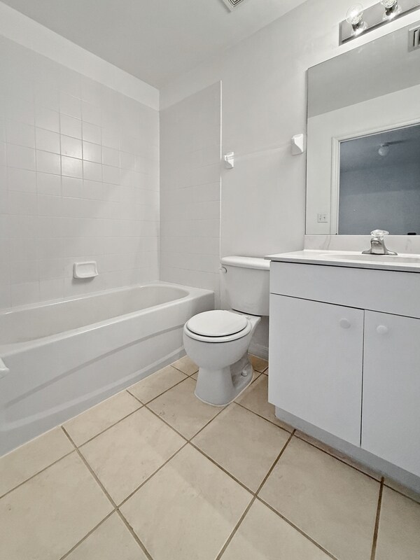 Building Photo - 3612 Pine Oak Cir