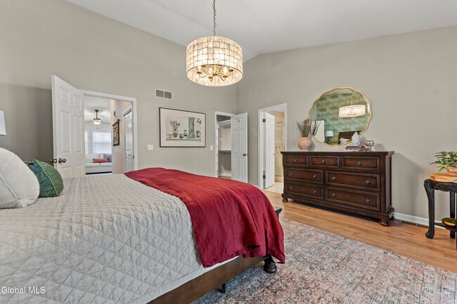 Building Photo - 19 Sarazen St