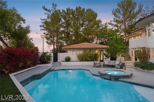 Building Photo - 2233 Versailles Ct