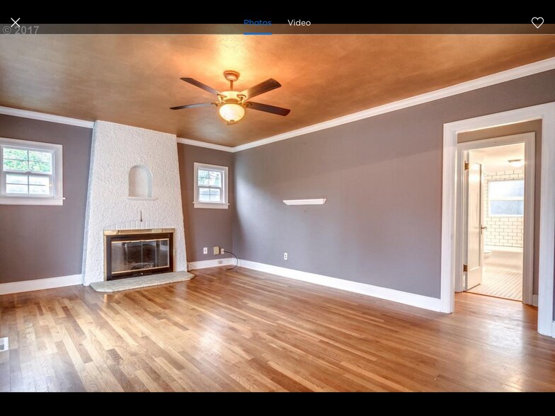 Gas Fireplace - 4709 NE 15th Ave