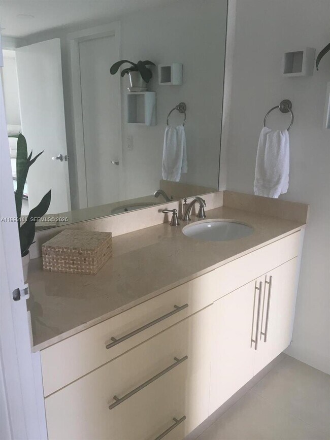 Building Photo - 2333 Brickell Ave