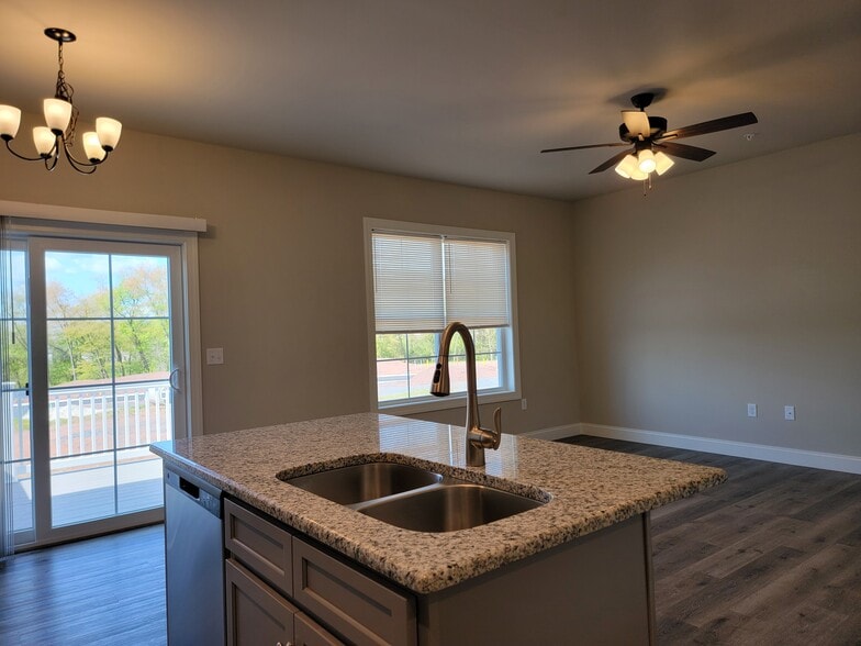 Building Photo - 256 Sage Blvd