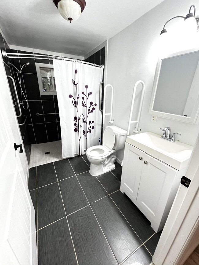 Building Photo - Elegant Puyallup Home with Full 2-Bedroom ...