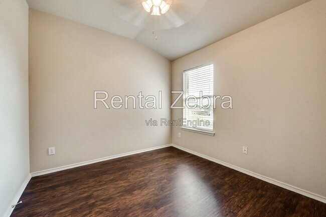 Building Photo - 752 Vista Verde Dr