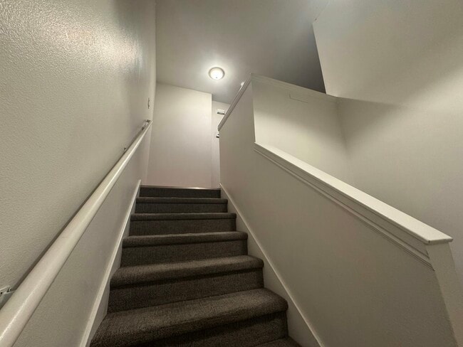 Building Photo - 41 400 S