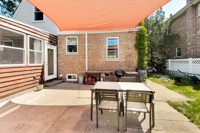 Building Photo - 8326 N Kostner Ave