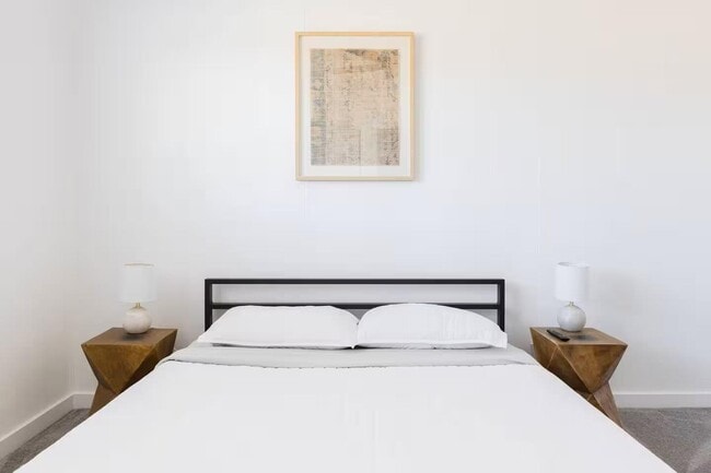 Building Photo - 8447 E Vernon Ave