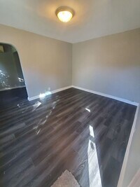 Building Photo - 4603 N 29th St - 6 unit