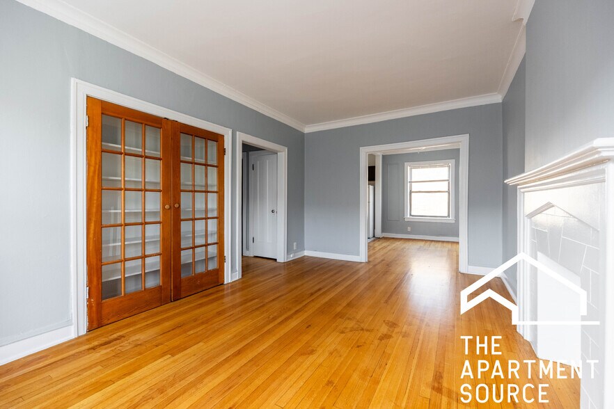 Building Photo - 1319 W Estes Ave