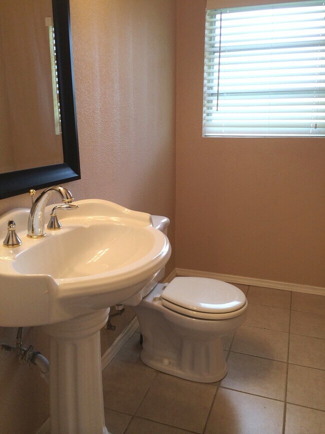 Building Photo - 6714 Nina Rosa Dr