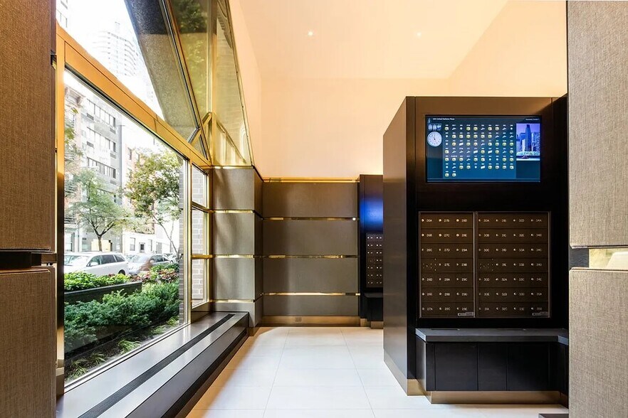 Building Photo - 100 United Nations Plaza