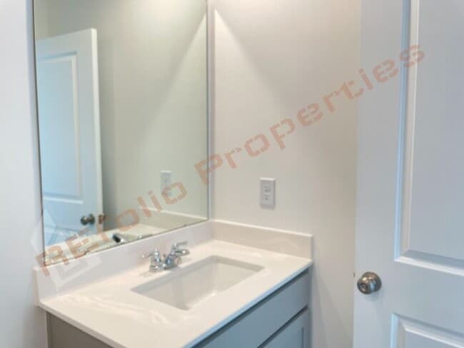 Building Photo - Brand New 2BR/3BA Townhome in Prime Apex L...