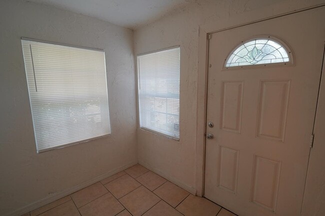 Building Photo - 702 Nassau St