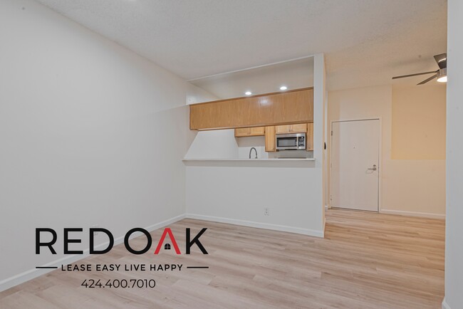 Building Photo - Incredible Junior One Bedroom with Contemp...