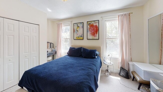 Building Photo - 1718 D St SE