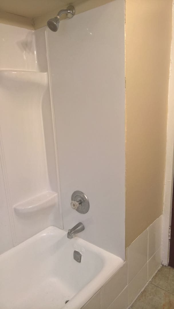 Building Photo - Remodeled Spacious Two Bedroom Lower Duplex!