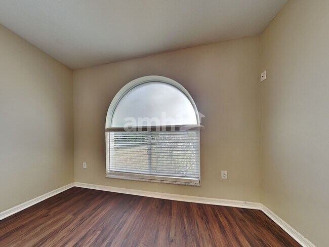 Building Photo - 4735 Roundview Ct