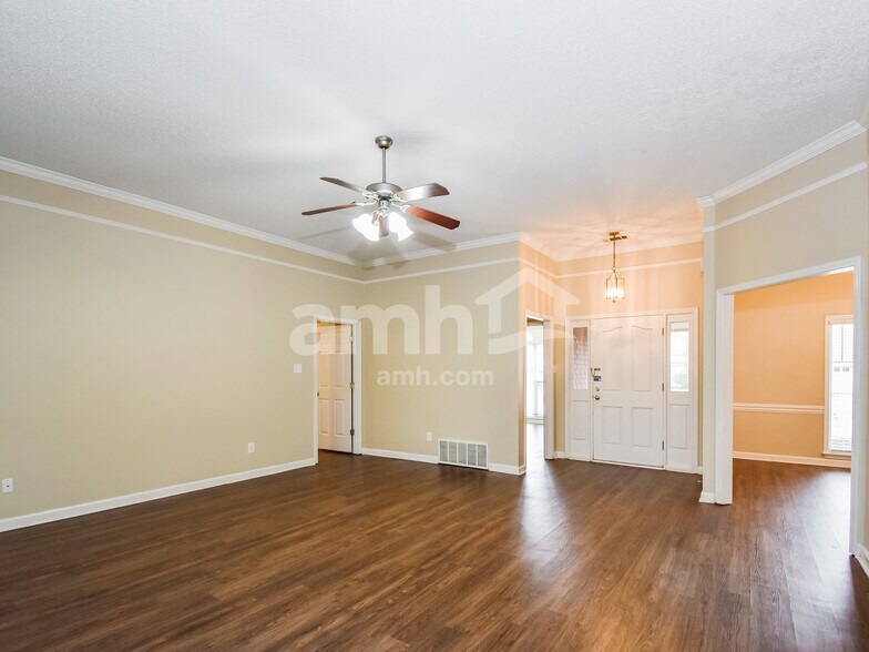 Building Photo - 1926 Bohemia Dr