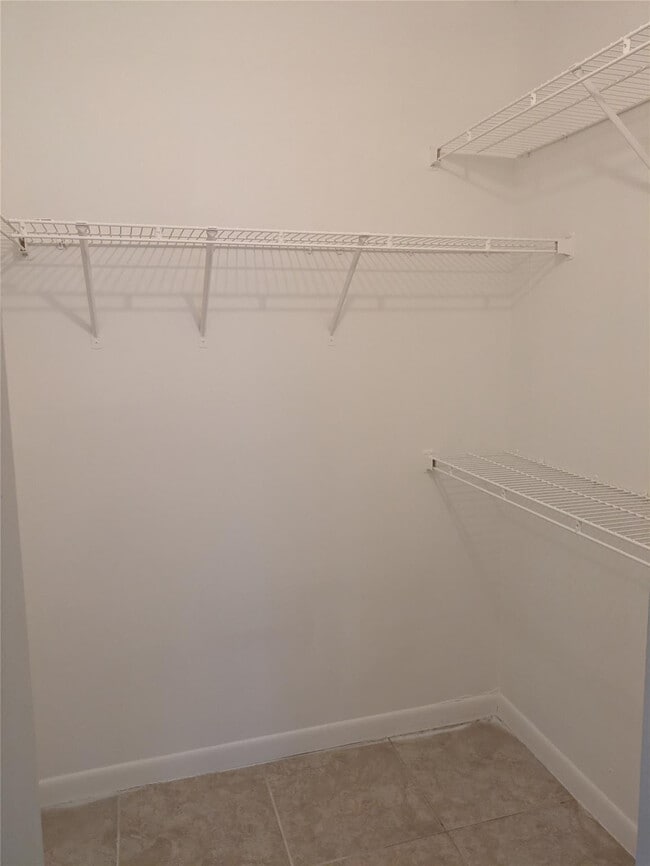 Building Photo - 9799 Westview Dr