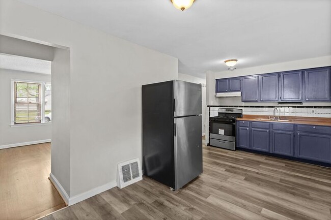 Building Photo - 10347 Ewell Dr