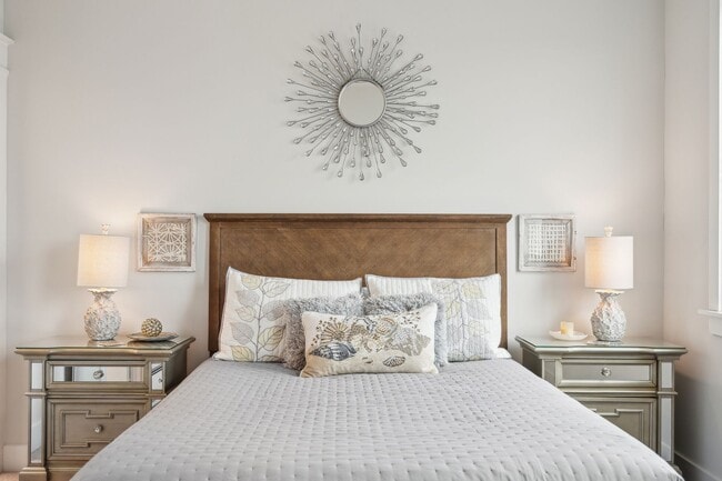 Building Photo - 2/4 Townhome in Midtown Located in Mt. Pleasant!