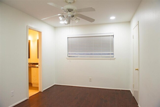 Building Photo - 9215 Kempwood Dr