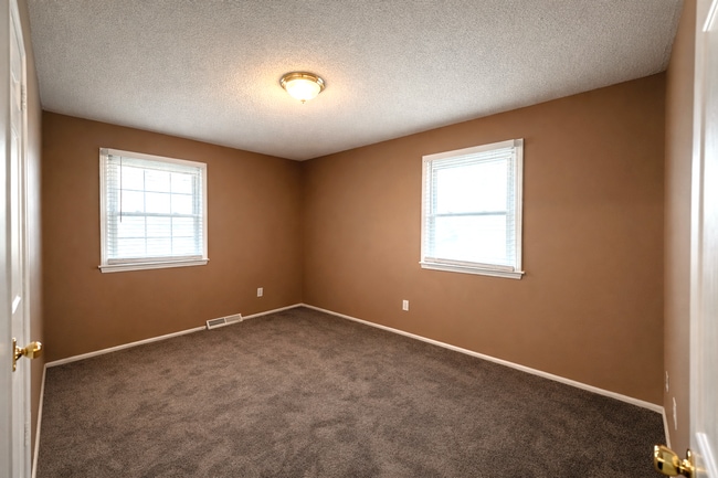 Building Photo - SEE IT NOW:Bright 3-Bed Home with Spacious Layout & Natural Light!