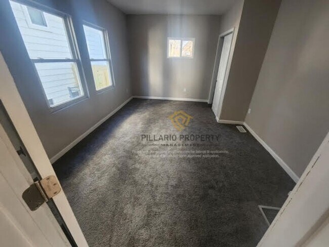Building Photo - Renovated Fenced 4 Bedroom with 1.5 Bath, in Near East Side Available NOW!
