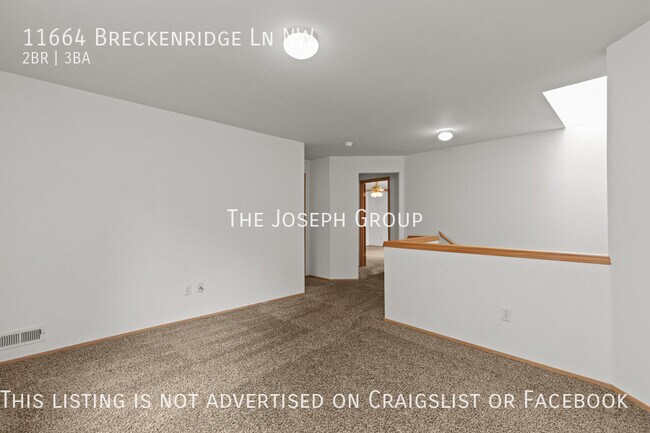 Building Photo - Centrally located 2 bed/2.5 bath in Silver...