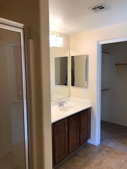 Building Photo - 2150 W Alameda Rd