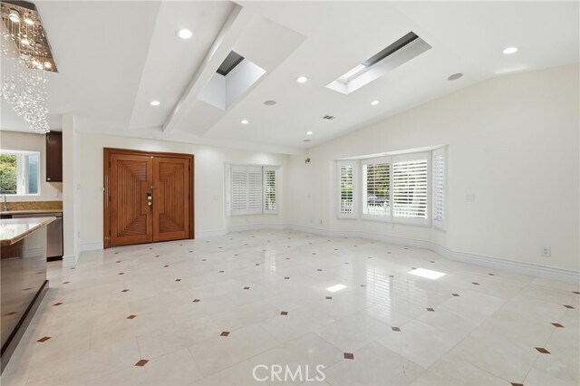 Building Photo - 926 N Rowell Ave