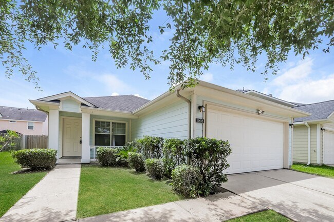 Building Photo - 19615 Plantation Tree Ct